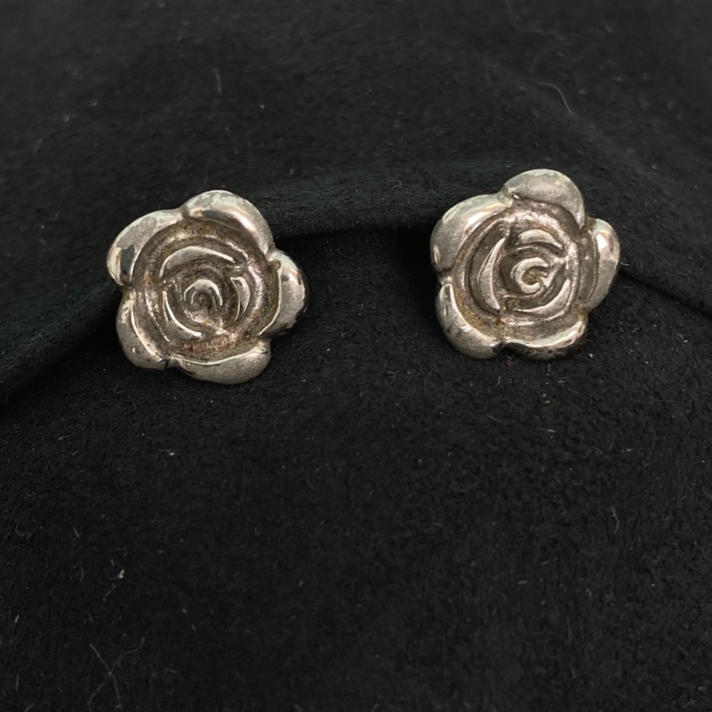 🌿FREE with Purchase 🌿 Rose Stud Silver Earrings